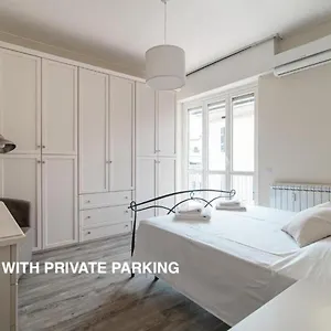 Lovely With Private Parking In , Como Italien